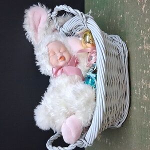 CUDDLE KIDS 2000 White Stuffed Bunny Baby Face SLEEPING In White Basket of eggs
